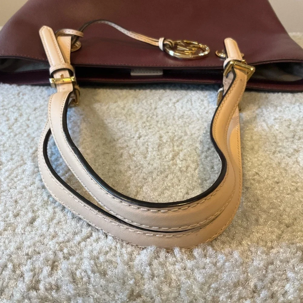 ❗️SOLD❗️Michael Kors Jet Set Medium Leather Tote - Picture 7 of 15